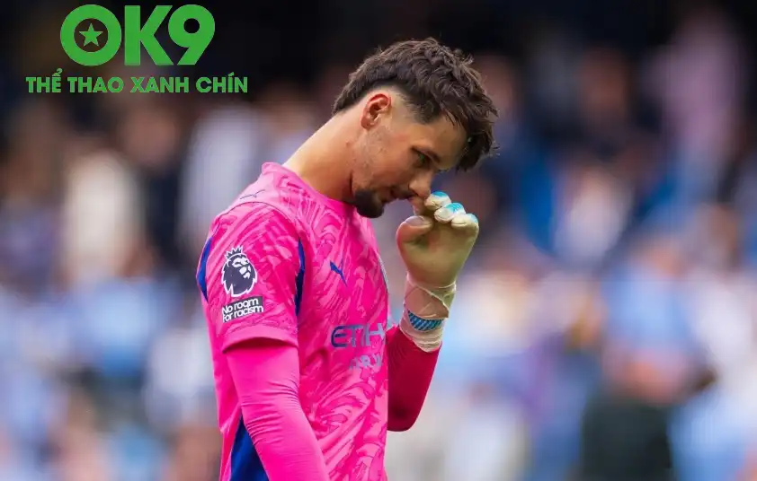 James Trafford mắc sai lầm trực tiếp dẫn đến bàn thua James Trafford mắc sai lầm trực tiếp dẫn đến bàn thua