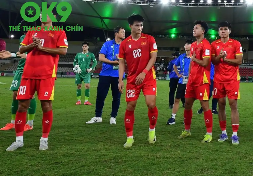 Mất đi trụ cột ở hàng thủ, U23 Việt Nam đã nhận thất bại trước sự thăng hoa của các cầu thủ trẻ Trung Quốc. (Ảnh: AFC)